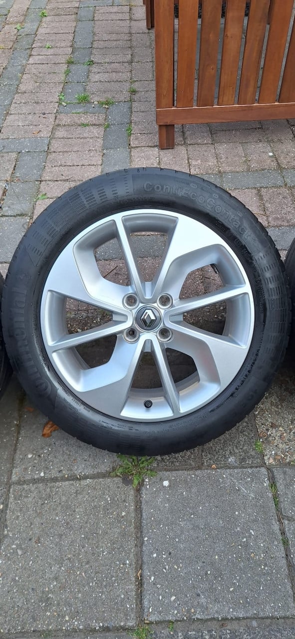 Originele 16'' Renault Clio velgen + A merk zomerbanden