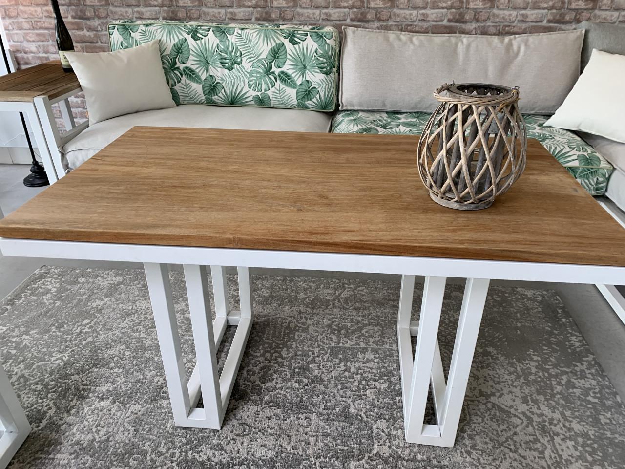 Alminium wit loungeset met 3 tafels en kussens van de karwei.