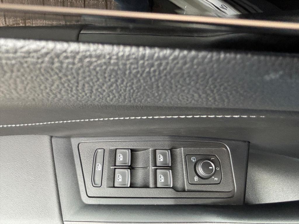 Volkswagen T-roc 1.5 tsi 150pk 7-dsg r-line| camera | keyless|unieke km sta