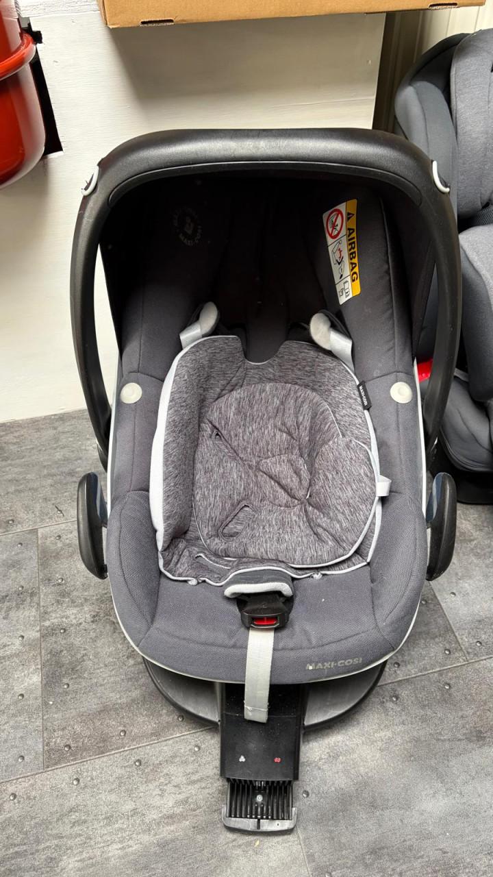 Maxi-Cosi Pebble Pro, FamilyFix 2 & Voetenzak