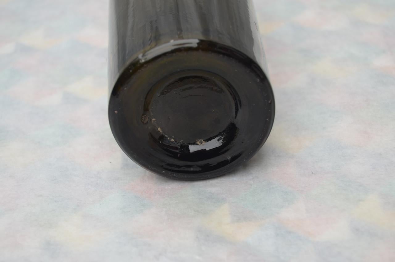 Nog een paar oude soda-, bier- en wijnflessen 19e eeuws