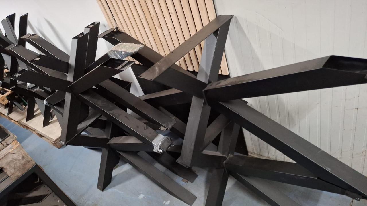 Grote partij salontafel en eettafel onderstellen