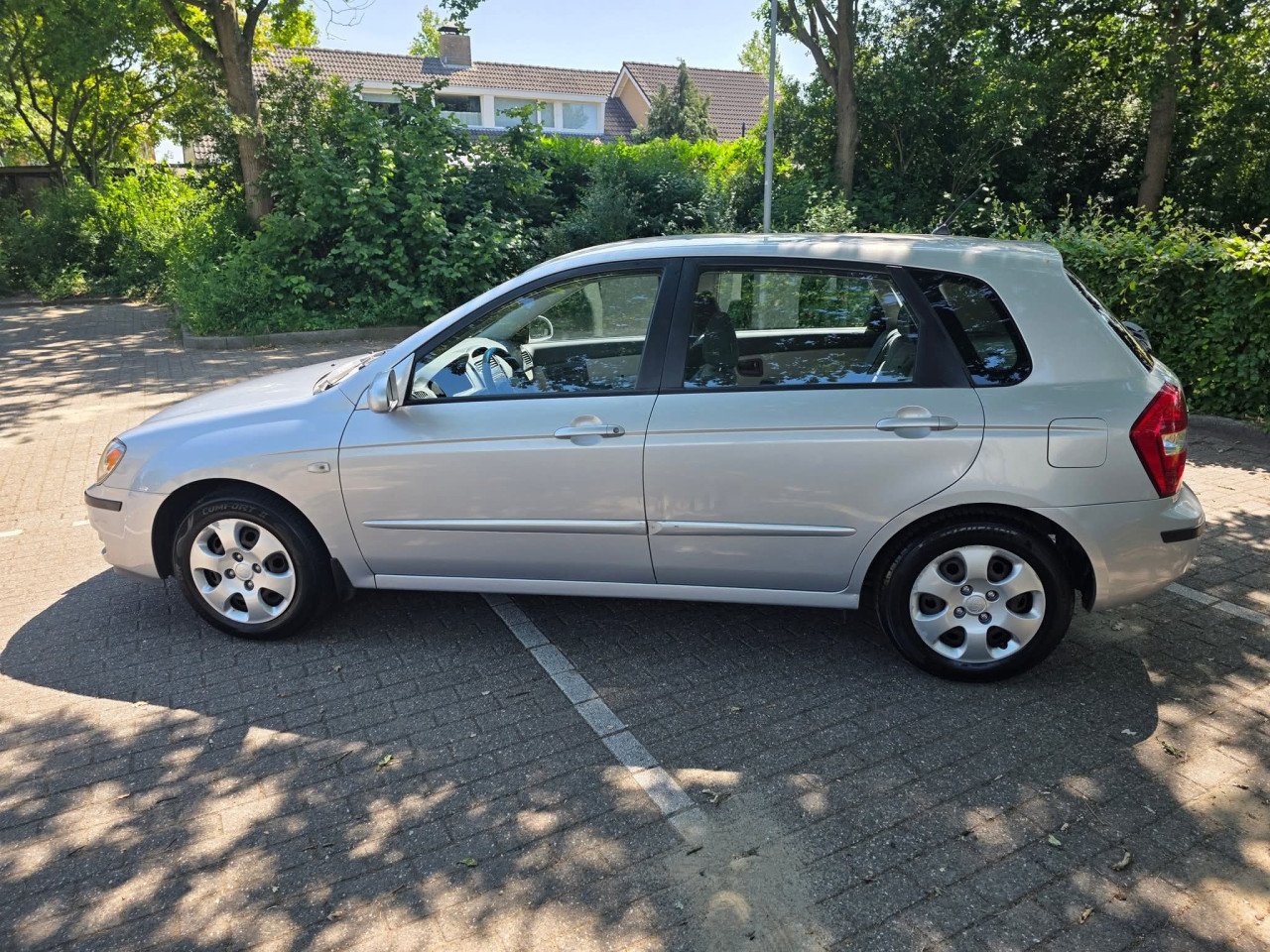 Tekoop nette Kia Cerato 1.6 I LX 16V