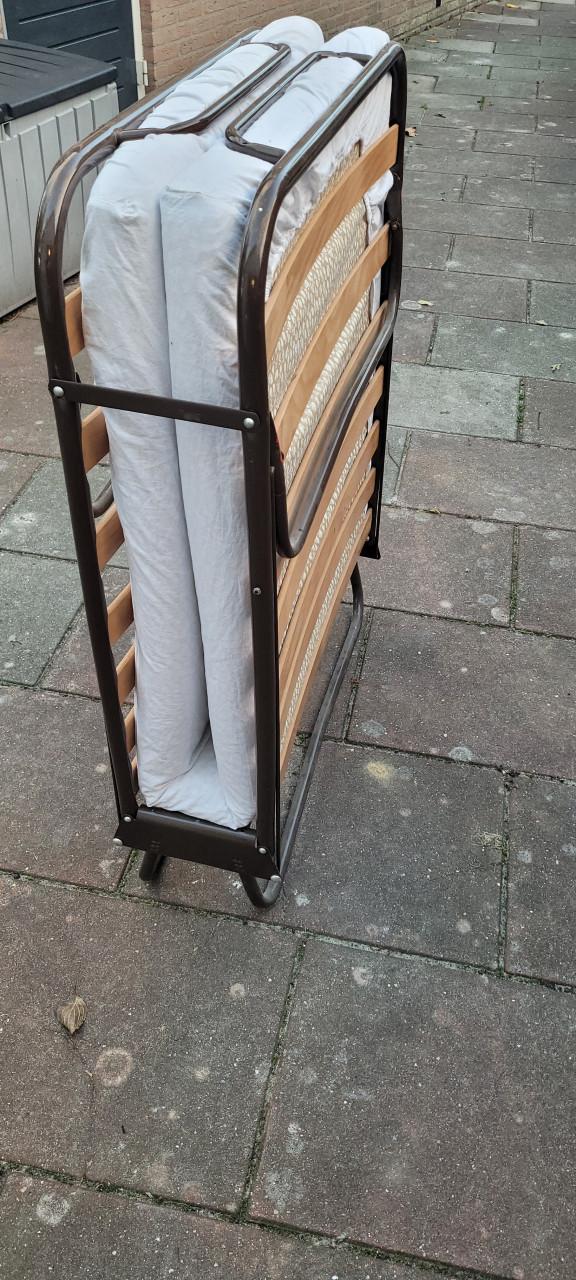 Gereserveerd !!  Gratis logeerbed opklap