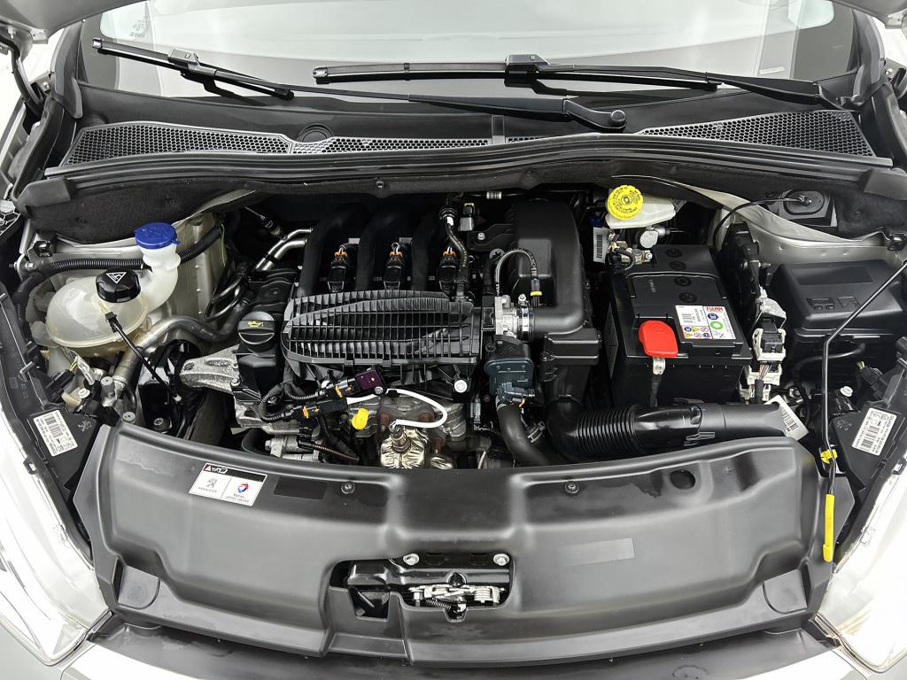 Peugeot 208 82 pk blue lion | rijklaar | trekhaak | navigatie | parkeersens