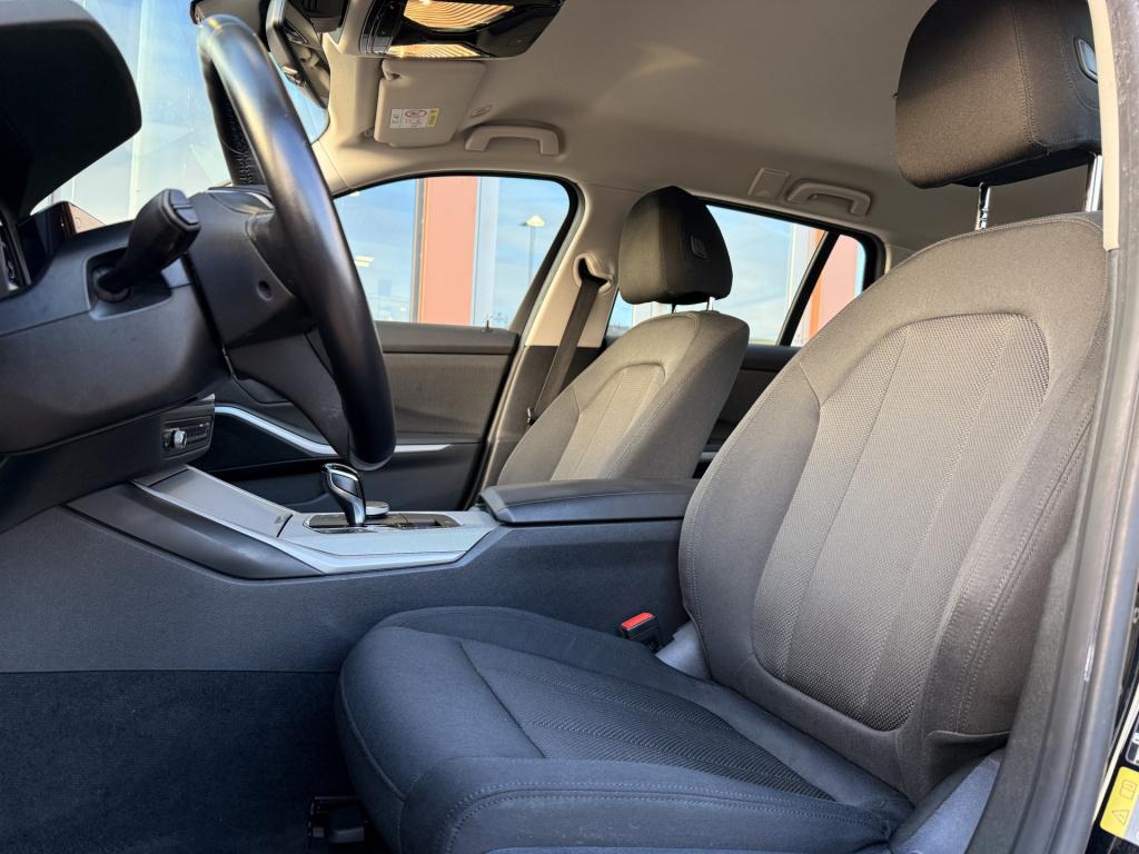 BMW 3-serie touring 330e | stoelverwarming | apple carplay | achteruitrijca