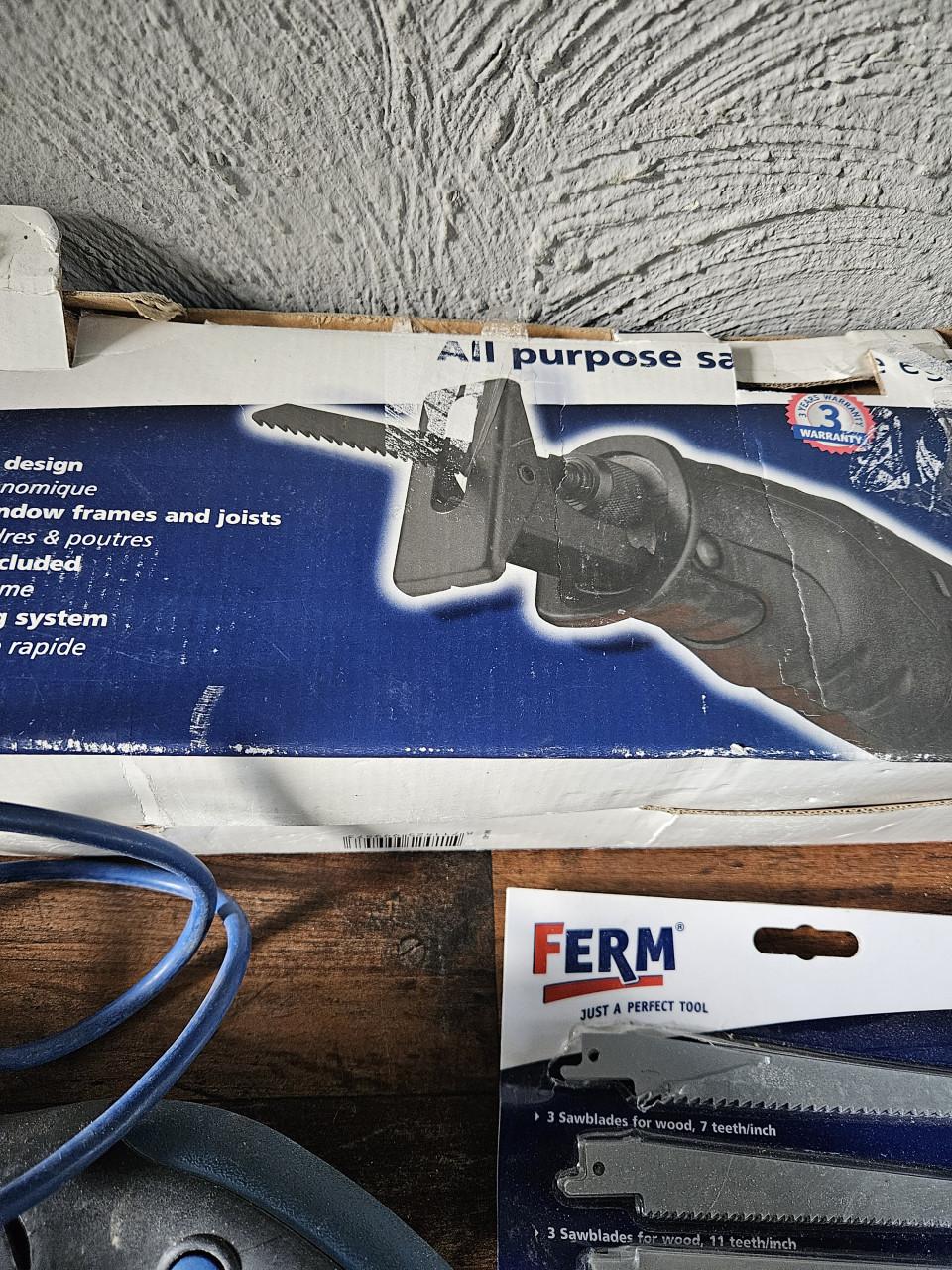 Ferm Reciprozaag FRS-600D met nieuwe zaagbladen