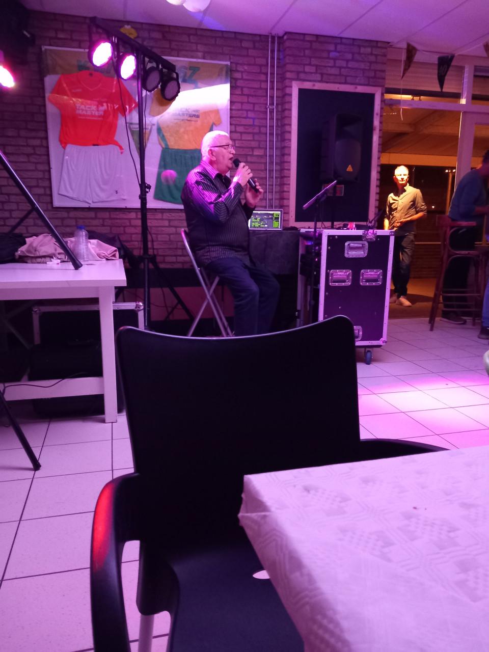 Ook in het nieuwe jaar blijft deze zanger betaalbaar