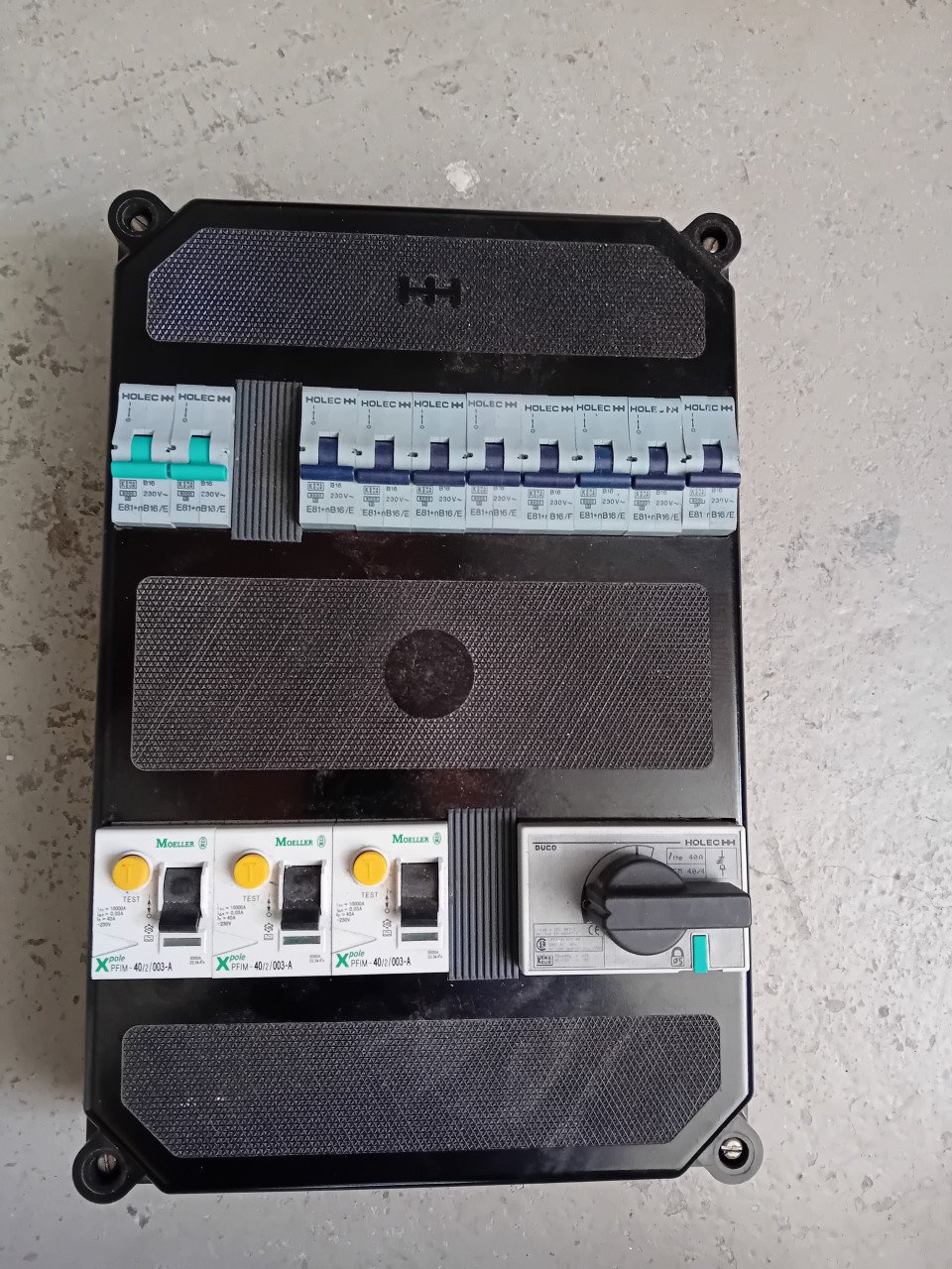 Groepenkast Holec, 8 gr. 16 A met kookautomaat 2 x 230 V en hfdsch. 40 A.