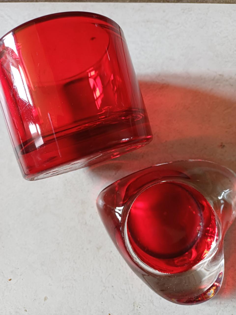 Rood glas decoratie.