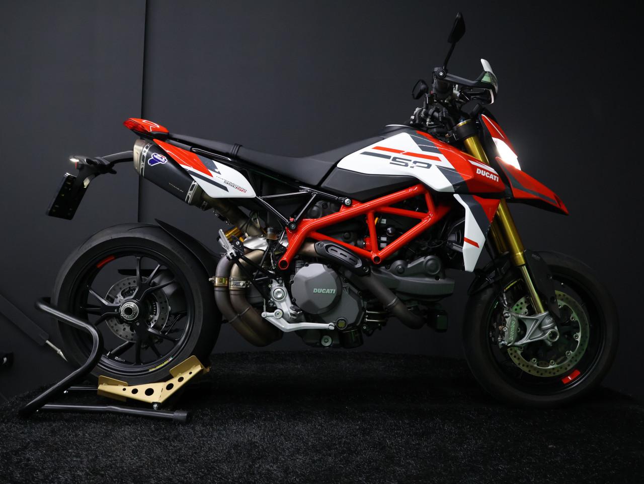 HYPERMOTARD 950 SP | Termignoni | Carbon