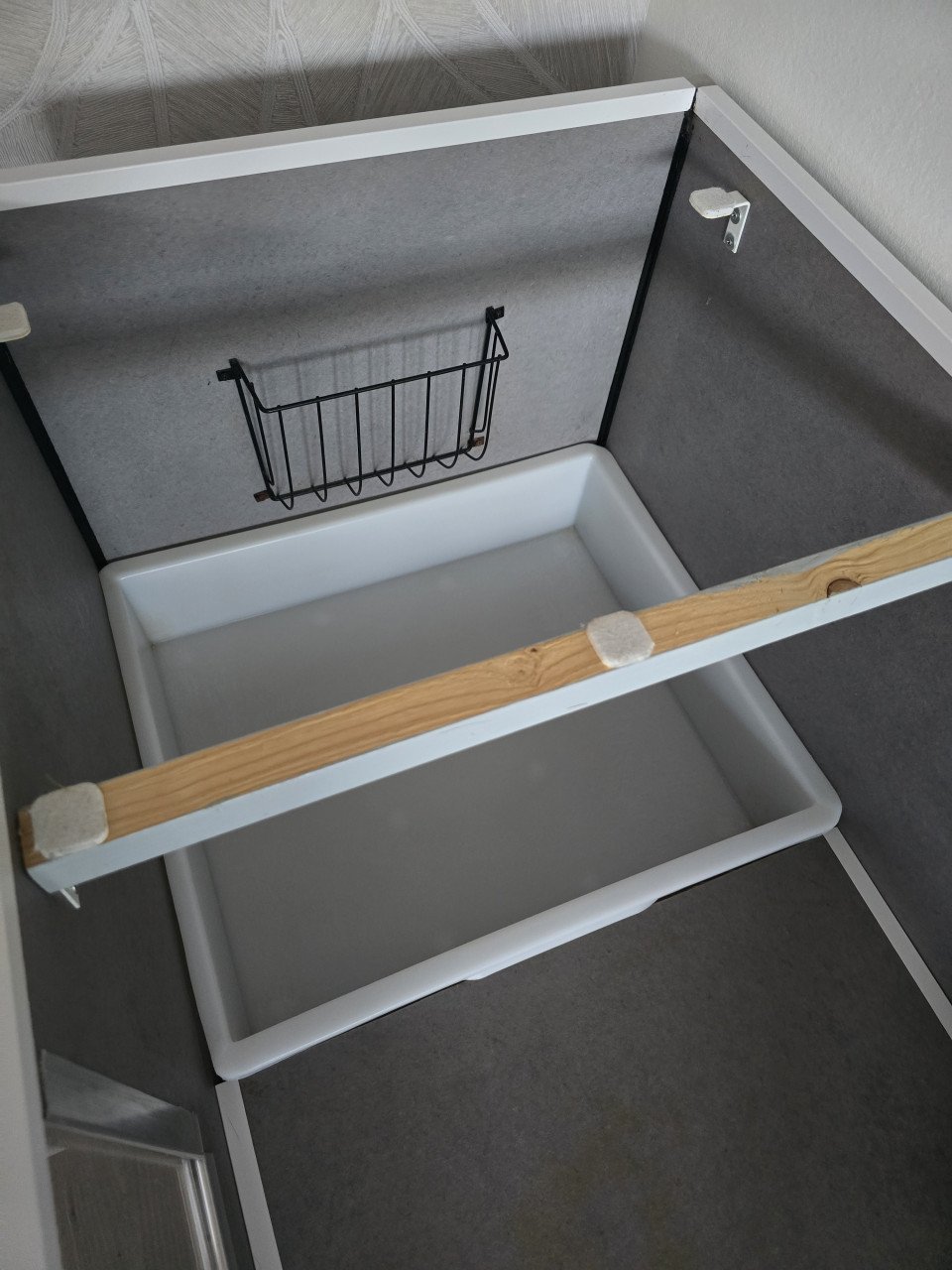 Op maat gemaakt caviaverblijf met opbergruimte (Ikea Besta)