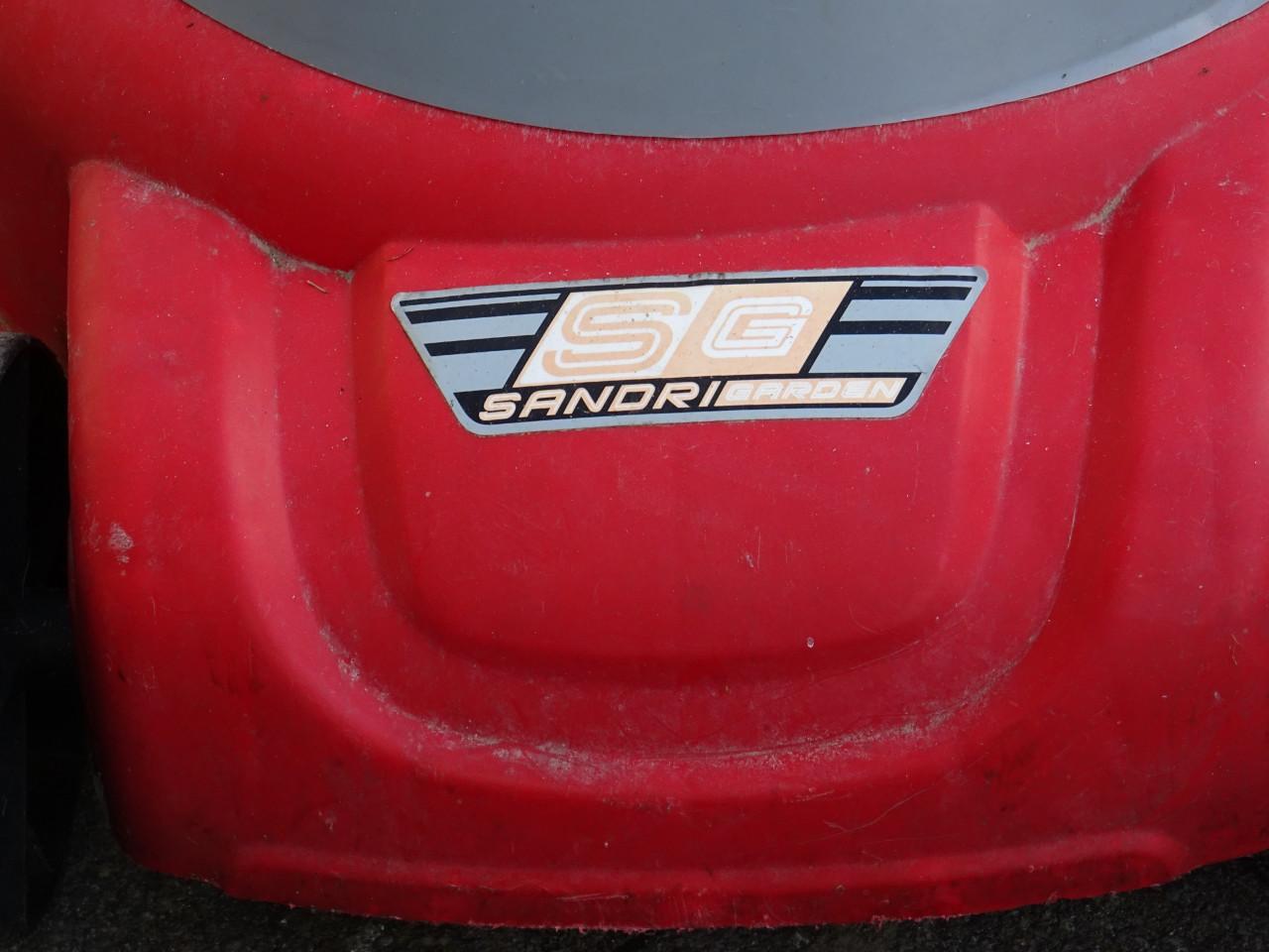 Te koop gazon maaier op 220 volt de stekker er in en maaien