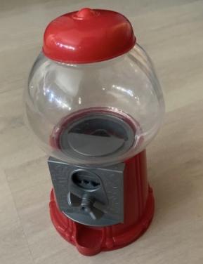 Kauwgomballen machine en vrolijke lampions met toebehoren