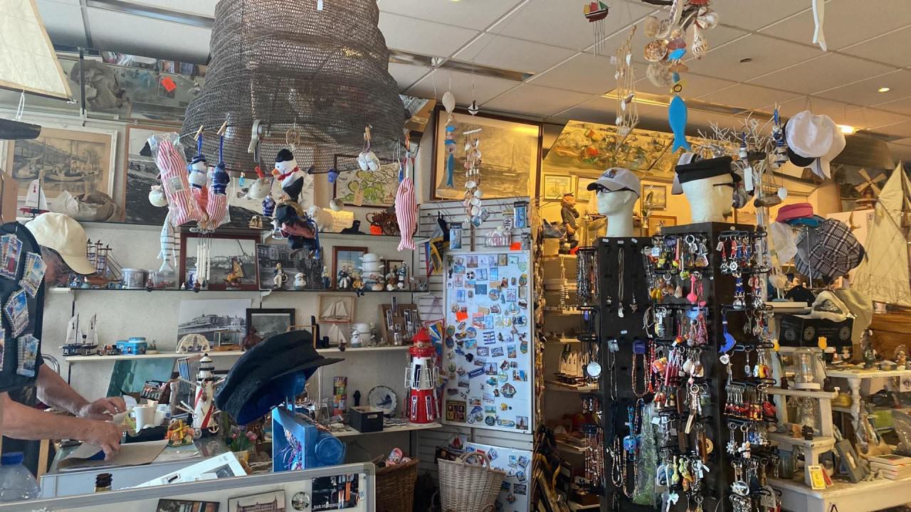 Winkelinventaris en restanten souveniers