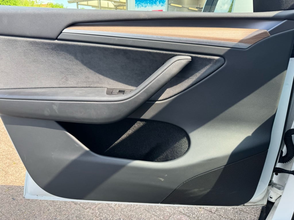 Tesla Model Y rwd 58 kwh