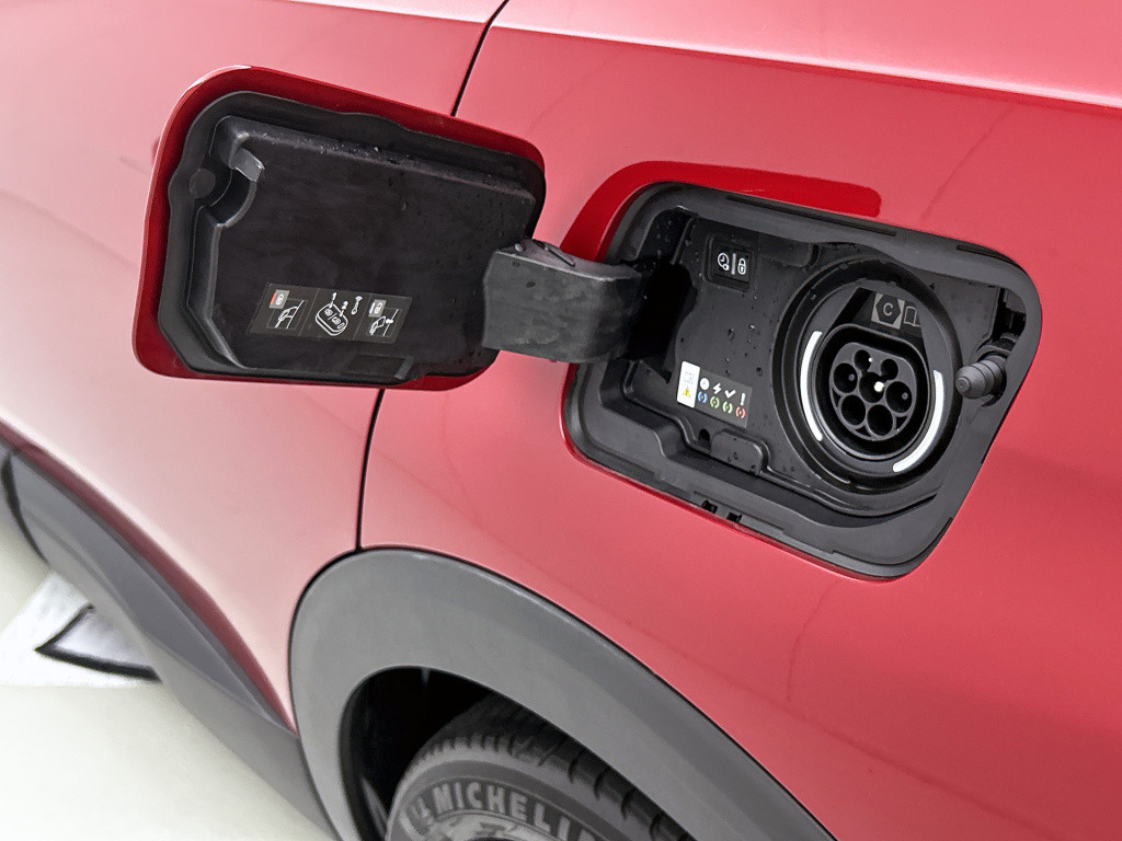 Peugeot 3008 plug-hybrid 225pk automaat gt | rijklaar | panorama dak | elek