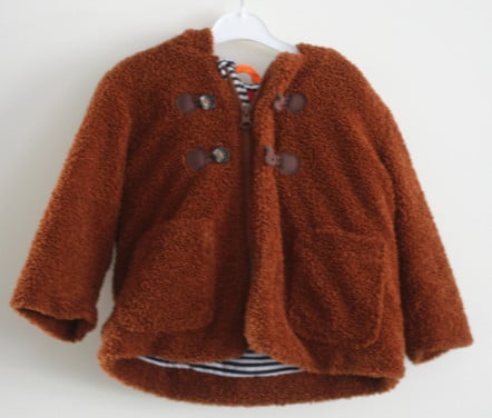 Dit bruin jasje met ritsen en capuchon maat 86