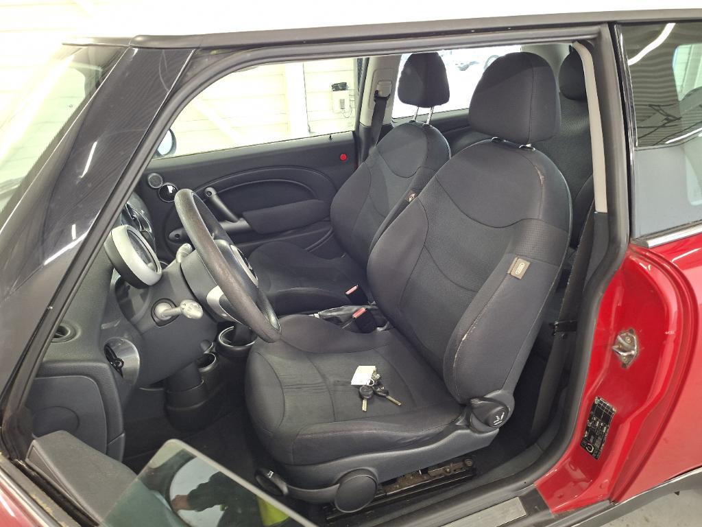 Mini !.6 Cooper-2005-km. 180.000-Airco-stuurbekr-L.M.velgen-apk-2600,=