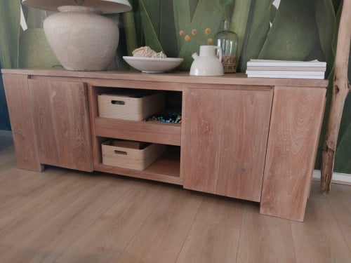 Tv kast van gezandstraald teak