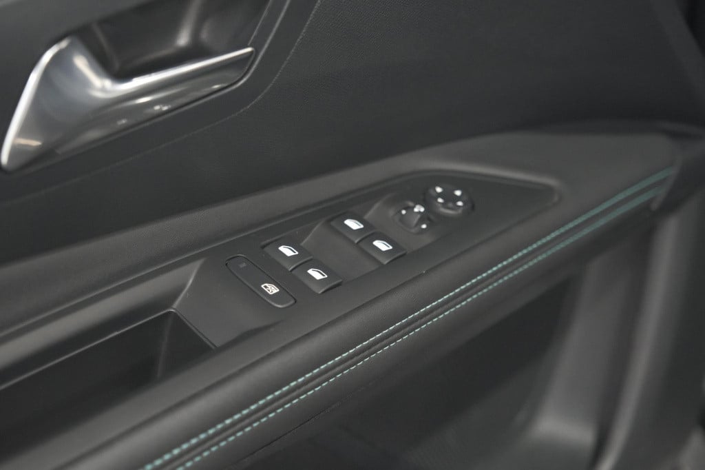Peugeot 3008 1.6 hybrid 225 allure pack business | camera | navigatie | app
