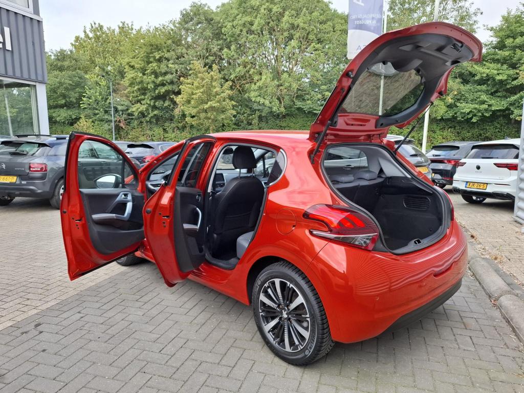 Peugeot 208 110 allure automaat eat6 nav/clima/camv