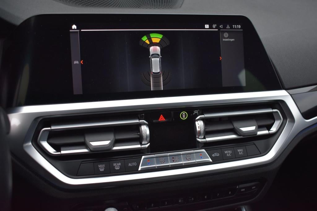 BMW 3-serie touring 318i high executive sport line | trekhaak | apple carpl