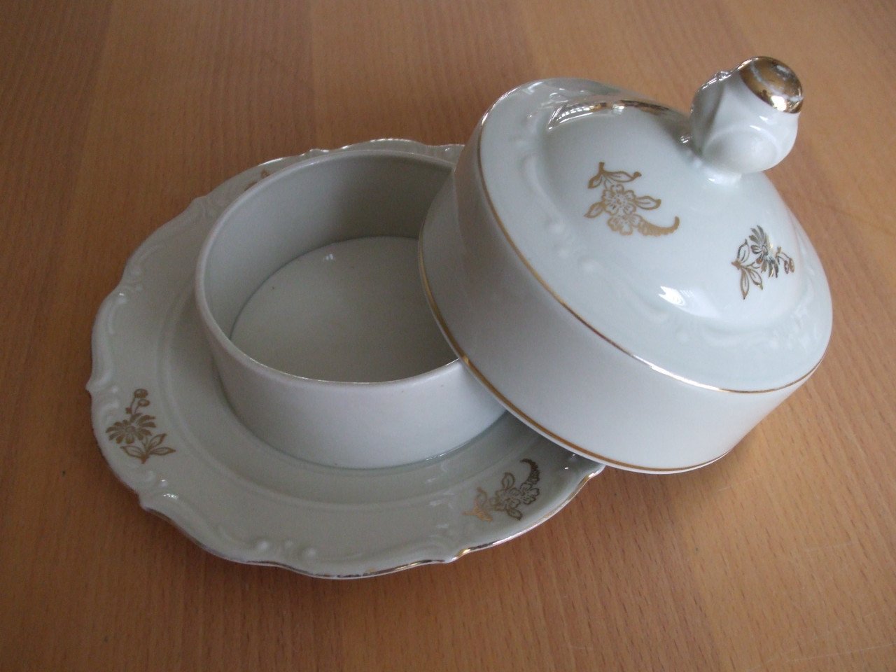 Te koop gedeelte van een goed servies.(z.g.a.n.).