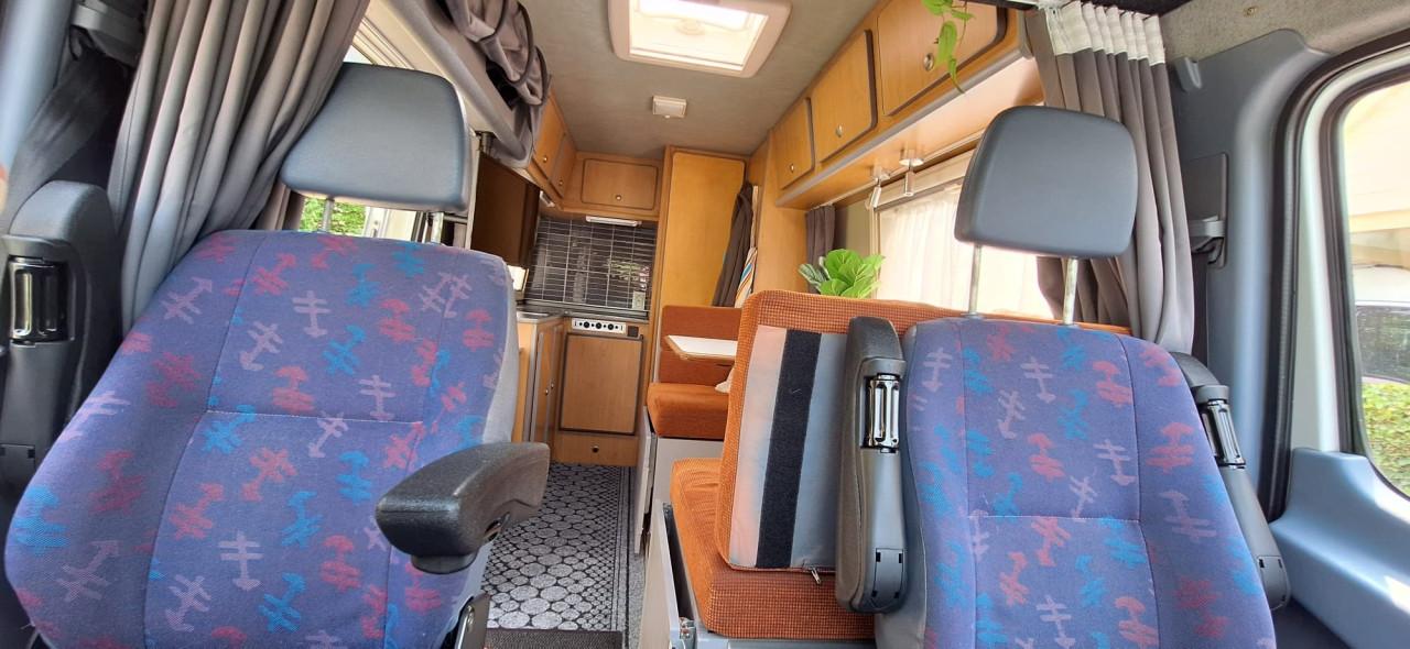 Mercedes sprinter buscamper la strada