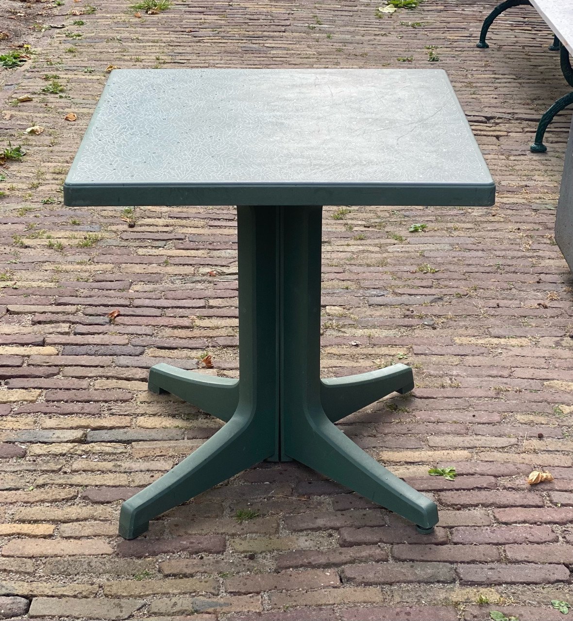 Vierkante Tuin - terras tafels.