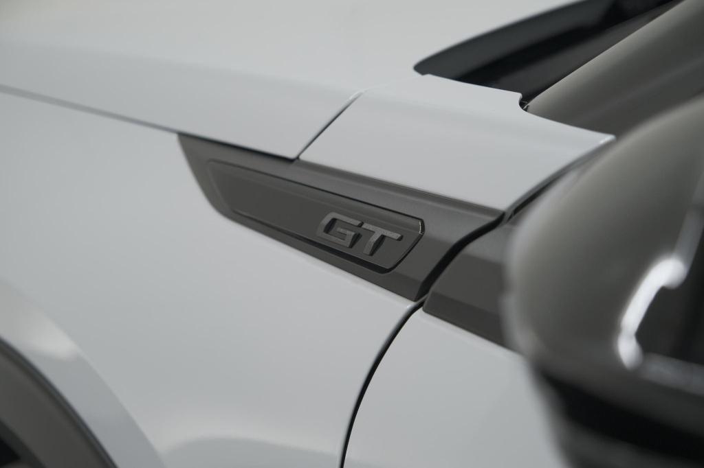 Peugeot 2008 puretech 130 eat8 gt | camera | apple carplay | parkeersensore