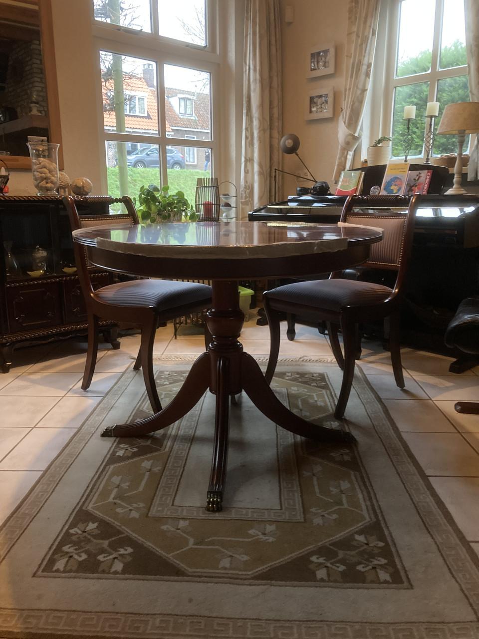 Klassieke Belgische Mahonie Eettafel (Aurora Izegem) + 4 Stoelen