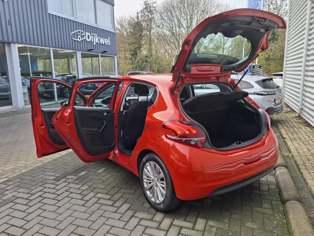 Peugeot 208 110 allure automaat eat6 nav/clima/lmv