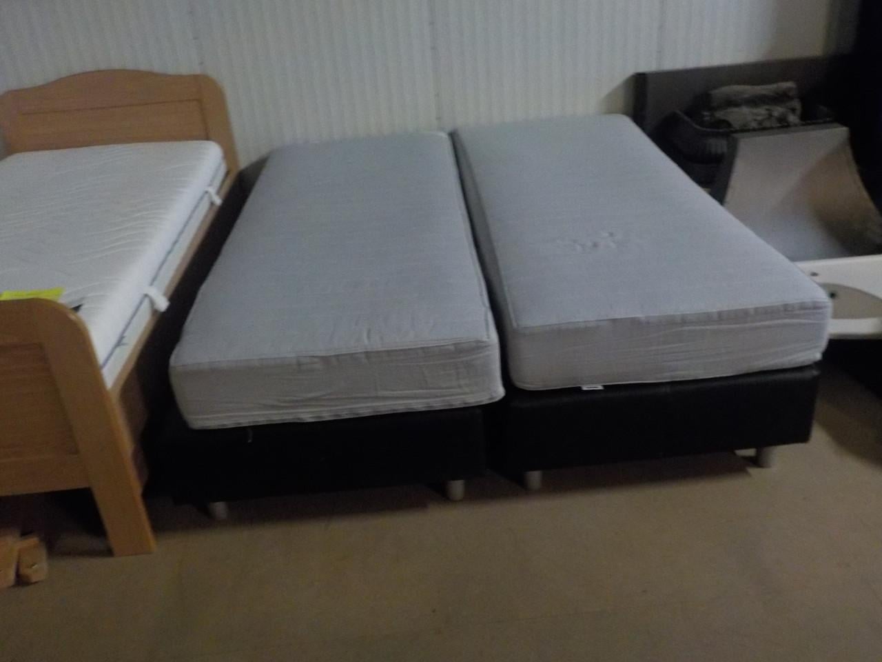 2 boxsprings+ 2 matrassen 80 x 200 cm in goede staat compleet 135 euro
