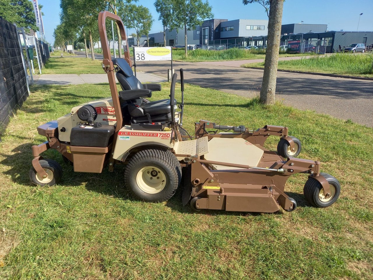 Grasshopper 725D-71