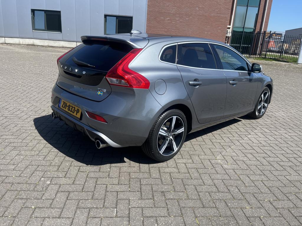 Volvo V40 1.5 t3 polar+ r-design sport pano navi trekhaak automaat