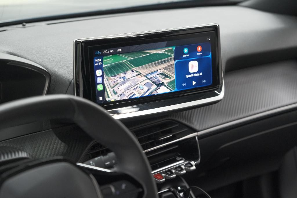 Peugeot 2008 puretech 100 allure | apple carplay | parkeersensoren | climat