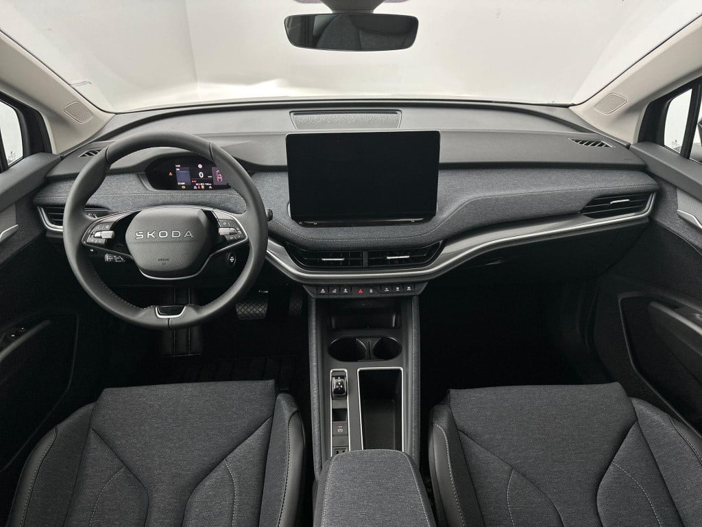 Skoda Elroq business edition tour elektromotor 210 kw / 286 pk