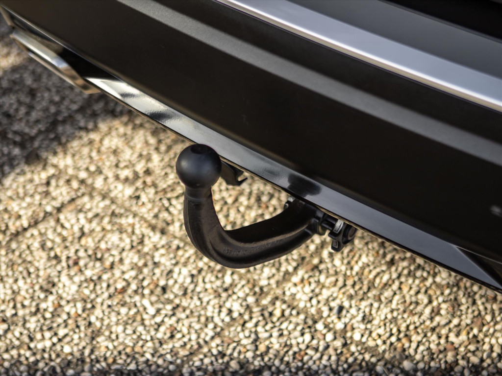 Peugeot 2008 1.2 puretech 130pk allure pack | navigatie | trekhaak | camera