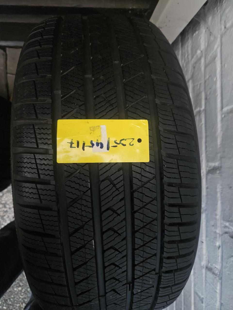 Vredestein All-Season banden 235-45-17