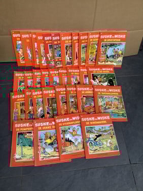 Stapel van 33 Suske en Wiske stripboeken