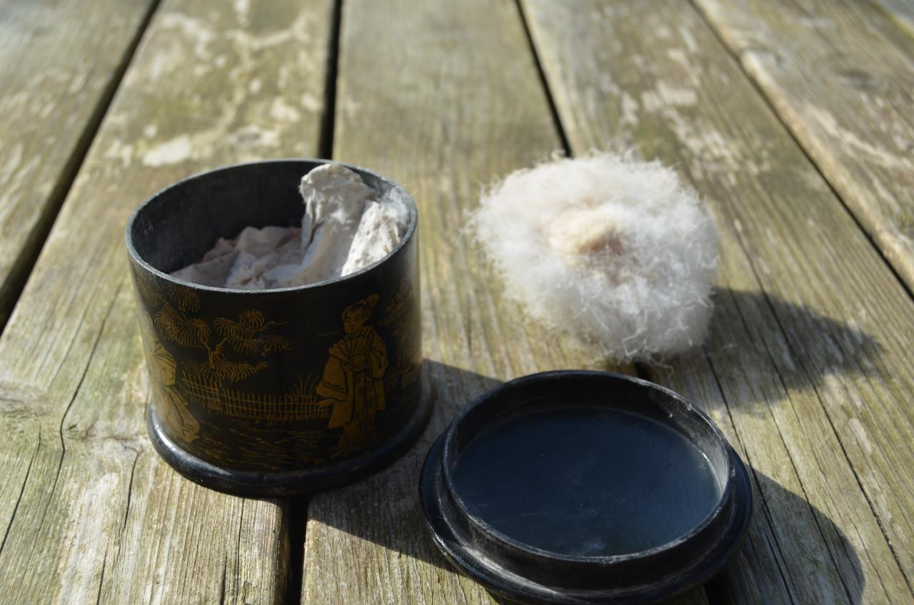 Diverse Japanse en Chinese potjes en blikjes (2)