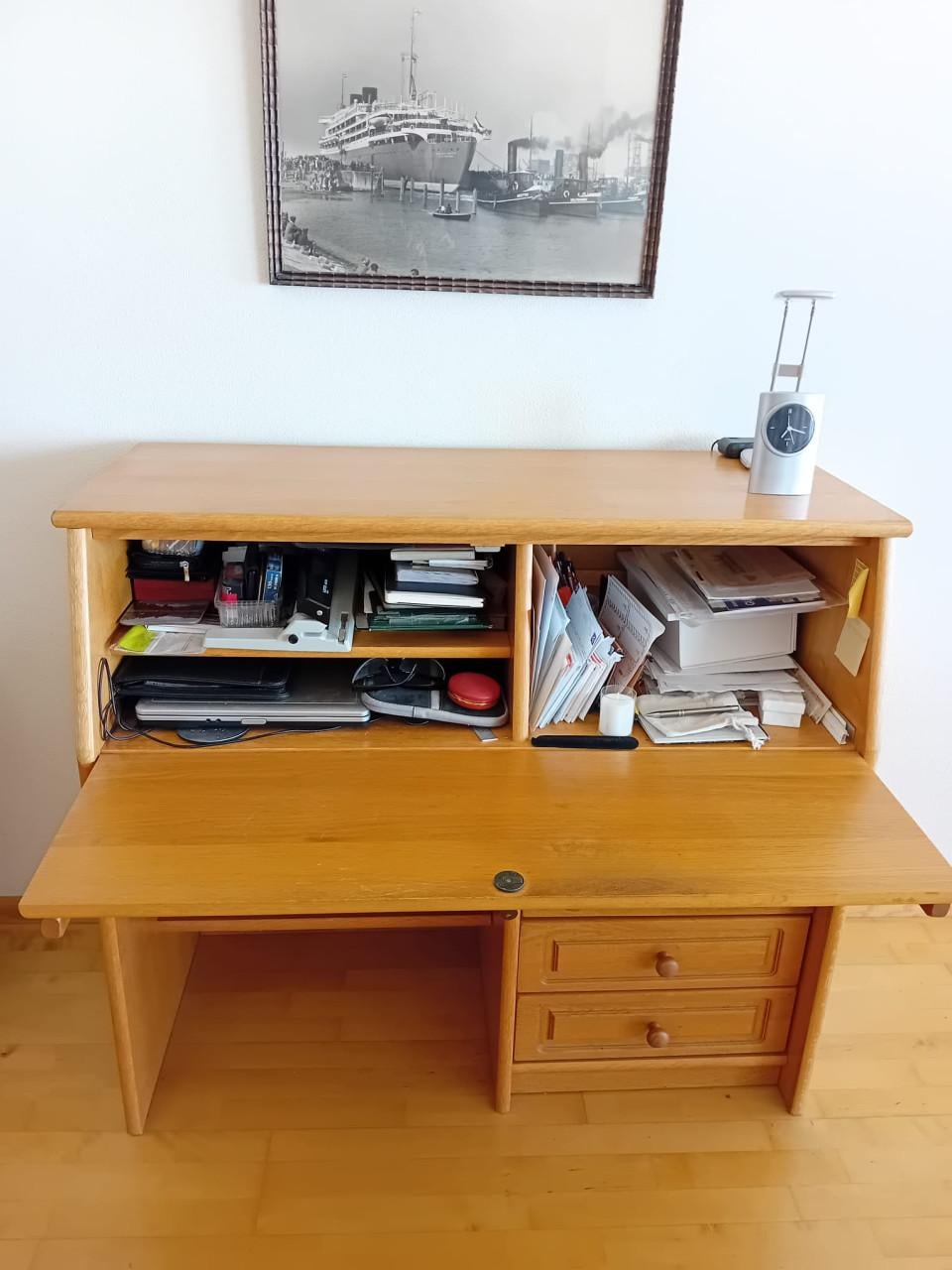 Eiken secretaire met lederen bureaustoel
