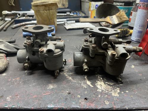 2 Carburateurs voor oa Ferguson benzine / petroleum tractors.