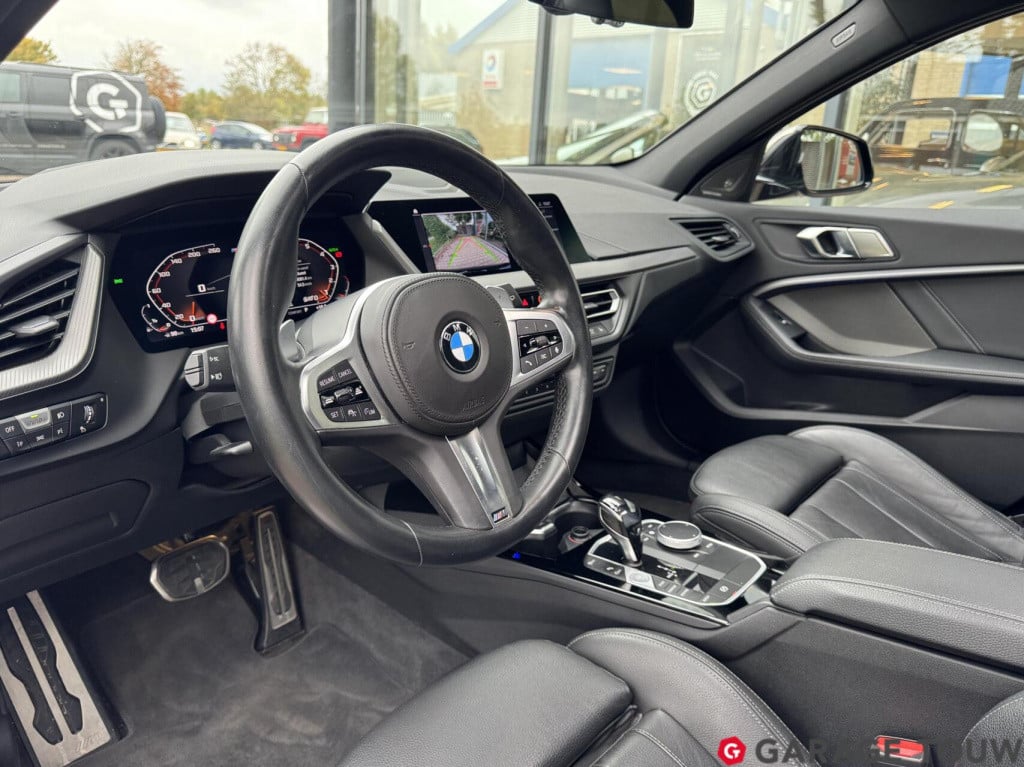 BMW 1 Serie m135i xdrive high executive edition pano orig.nl