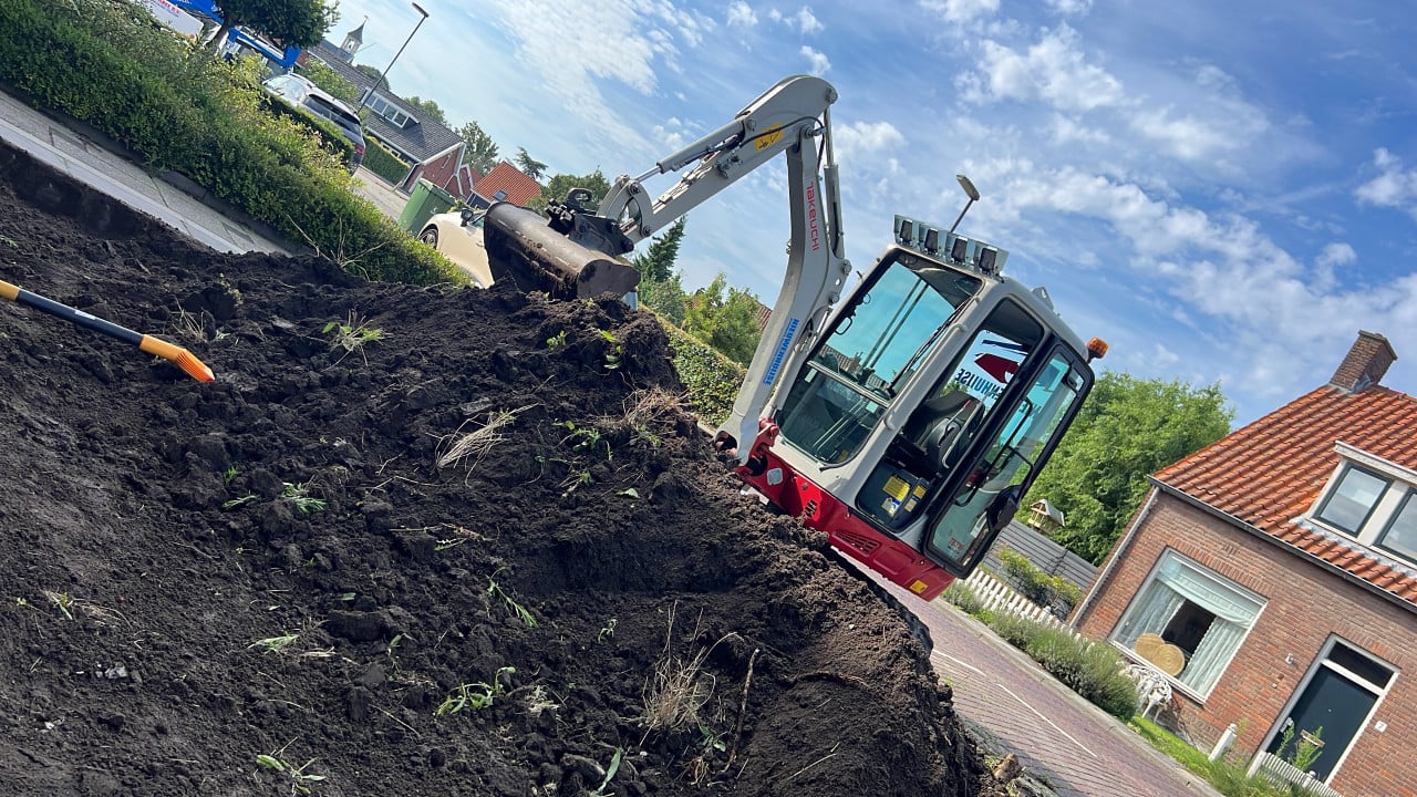 Graafwerk | Tuin afgraven | minigraver met machinist