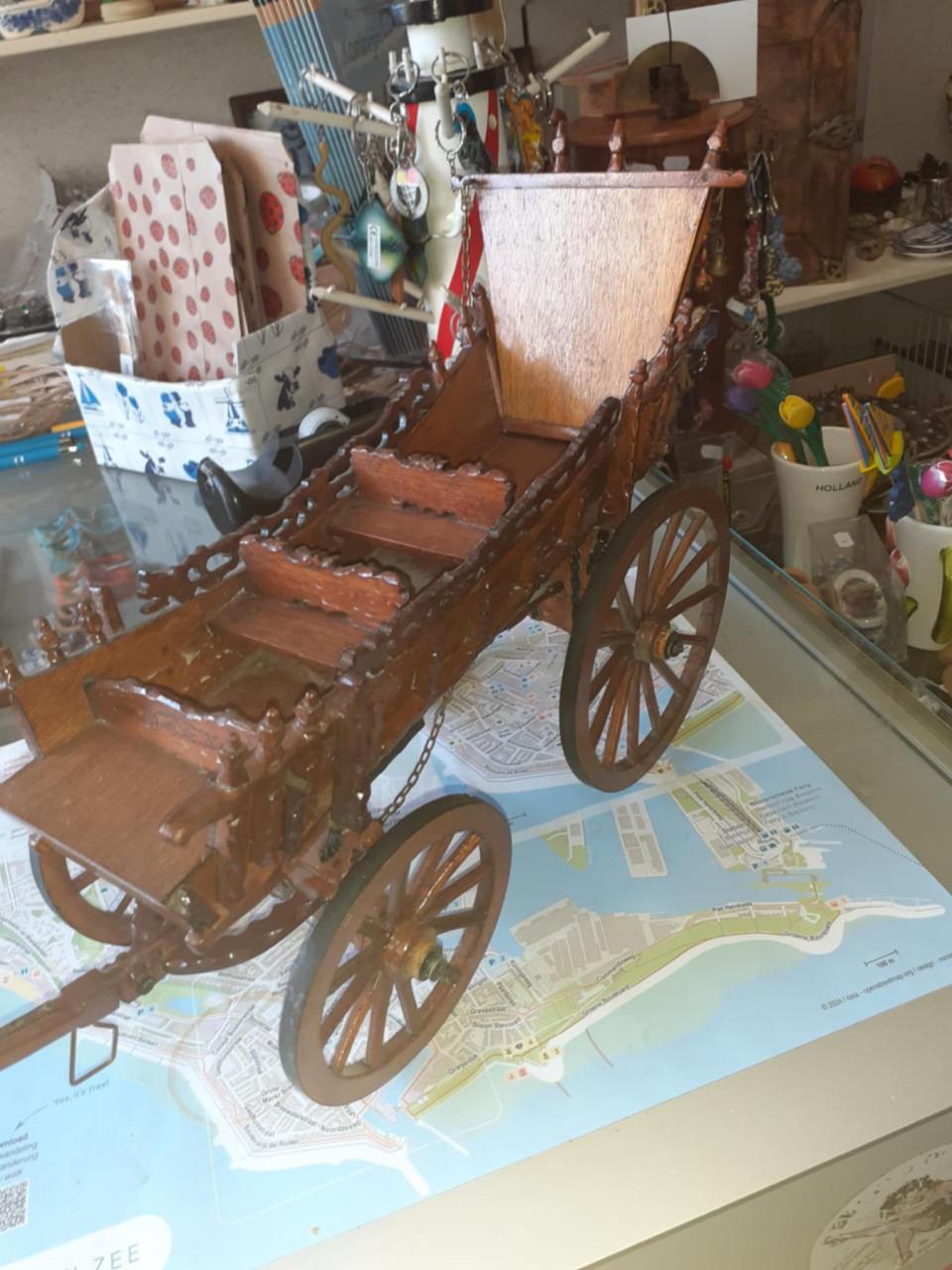 Model koets   en hooiwagen