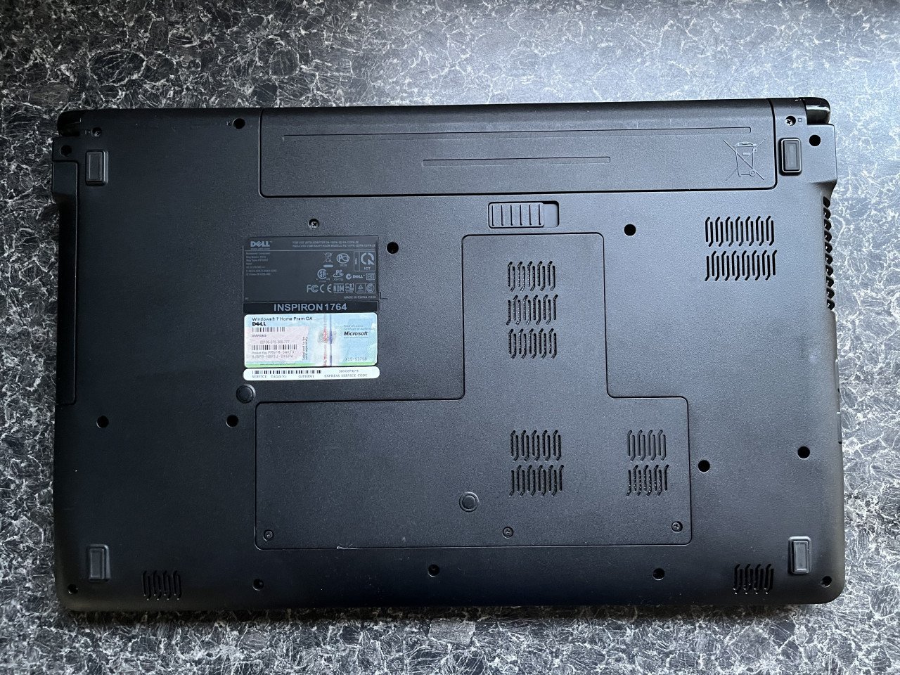 Dell Inspiron 1764 i3-330M 4Gb 17,3" met tas  [voor een zak bolussen]