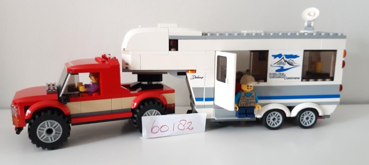 Lego 60182: Pick-uptruck en caravan met 3 figuren