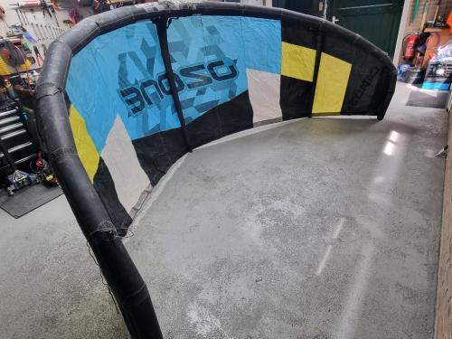 Ozone Catalyst 8 kite. Voor beginners, incl. harnas & lijnen